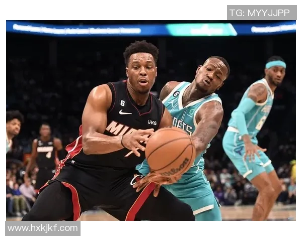 猛龙战胜黄蜂，洛瑞率队反超取胜：不屈斗志引领胜利