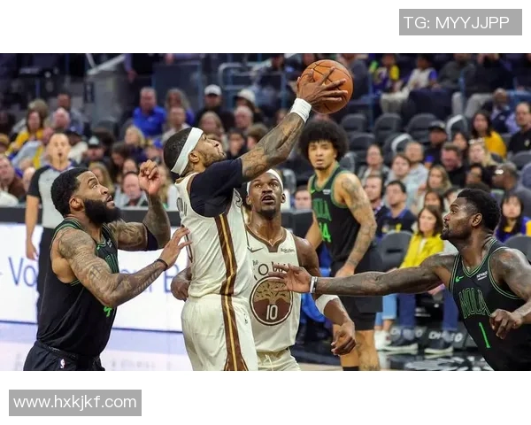 勇士队再度大胜鹈鹕，库里献上精彩表现